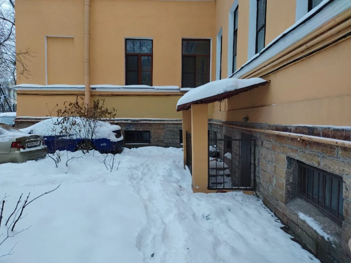 Нежилое помещение 10,3 кв.м, расположенное по адресу: Санкт-Петербург, Кирочная ул, дом 37, лит. А, пом. 5-Н